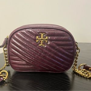 KIRA CHEVRON GLAZED SMALL CAMERA BAG (Fig)